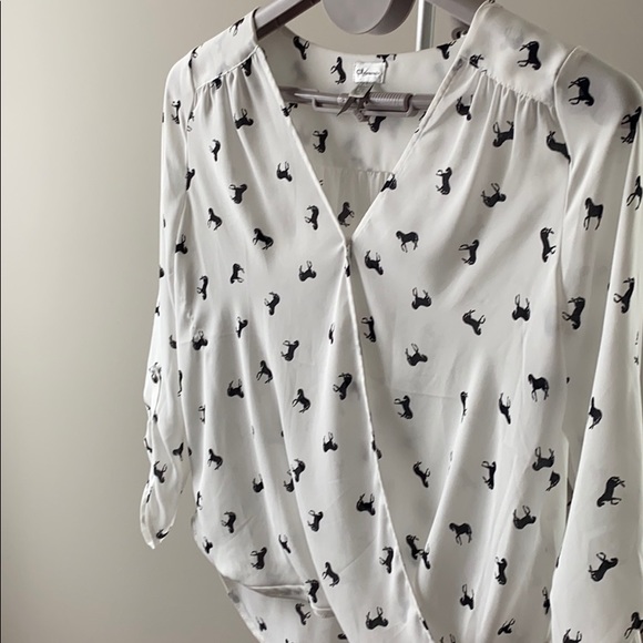 Cute white Blouse - Picture 2 of 5